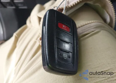 2019 Toyota Rav4 Xle Premium z USA, uszkodzony, nr VIN 2T3A1RFVXKW053134